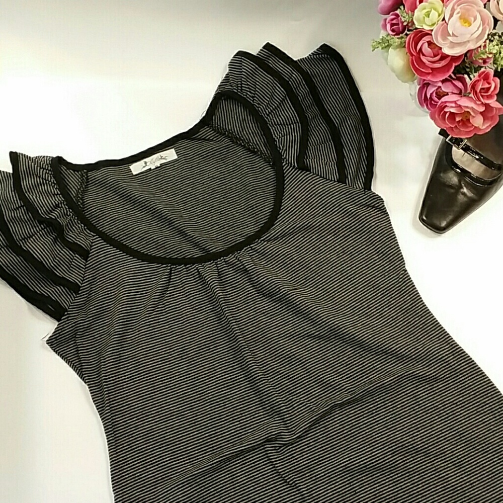 Bodycon dress with ruffle sleeves! Size M